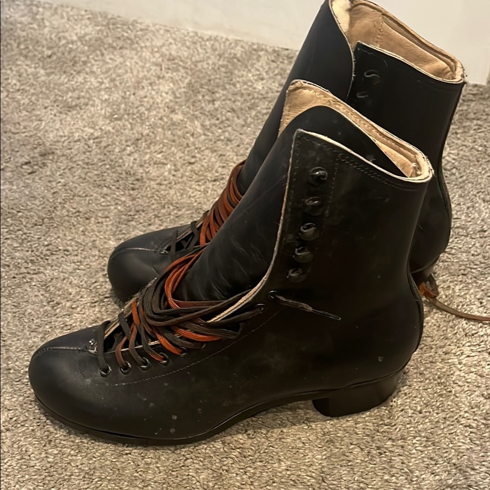 Stylish Black Leather Riedell Skate Women's Boots
